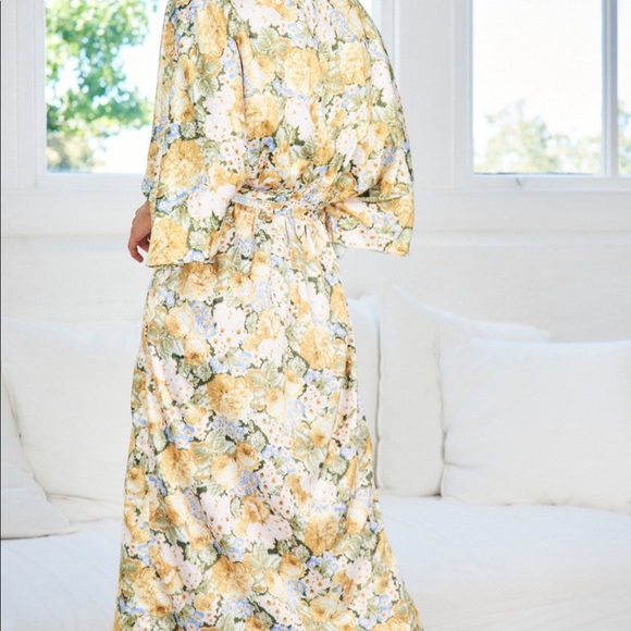 Gorgeous Floral kimono style Dress - Picture 3 of 7